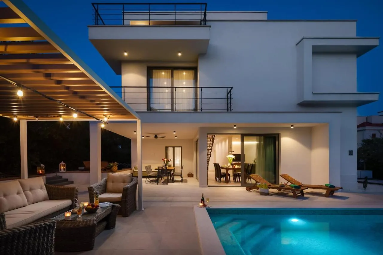Luxury Villa Cippico Xxii With Pool Kastela