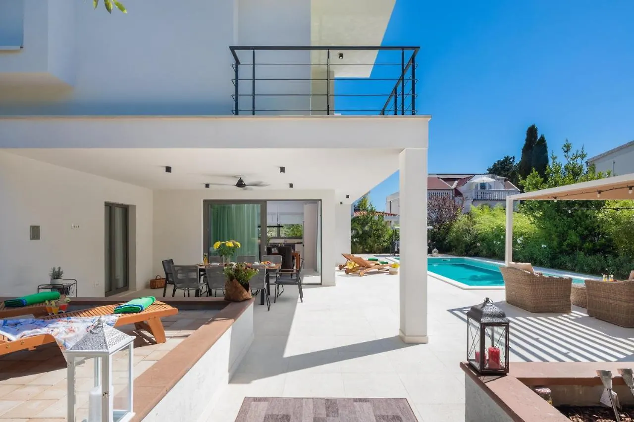 Luxury Villa Cippico Xxii With Pool Kastela Croatia