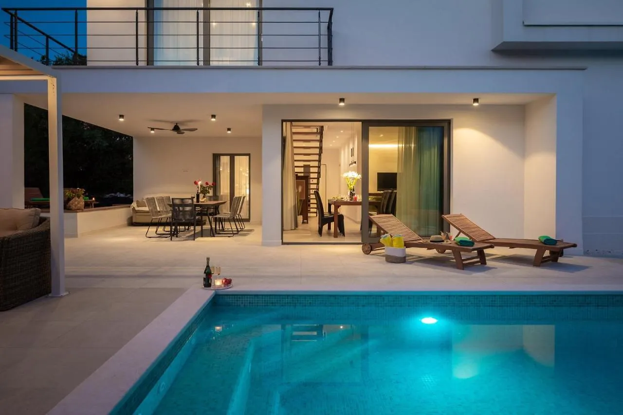 Luxury Villa Cippico Xxii With Pool Kastela