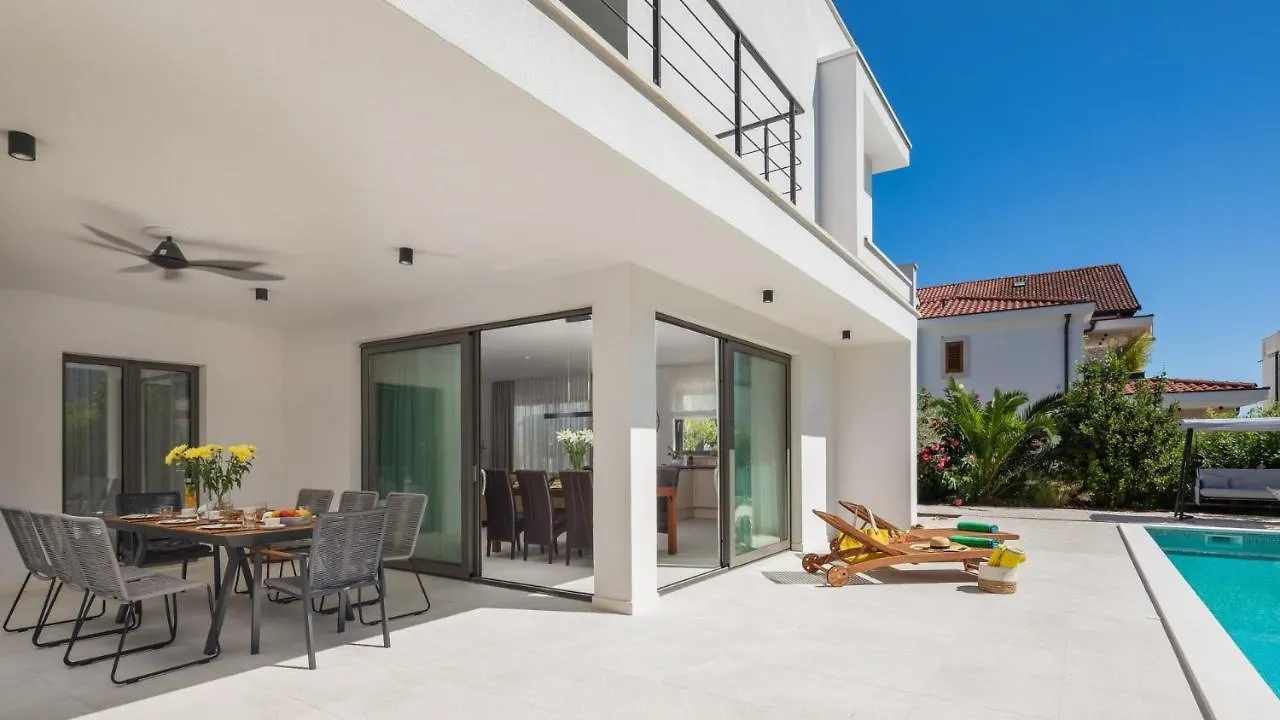 Luxury Villa Cippico Xxii With Pool Kastela Croatia