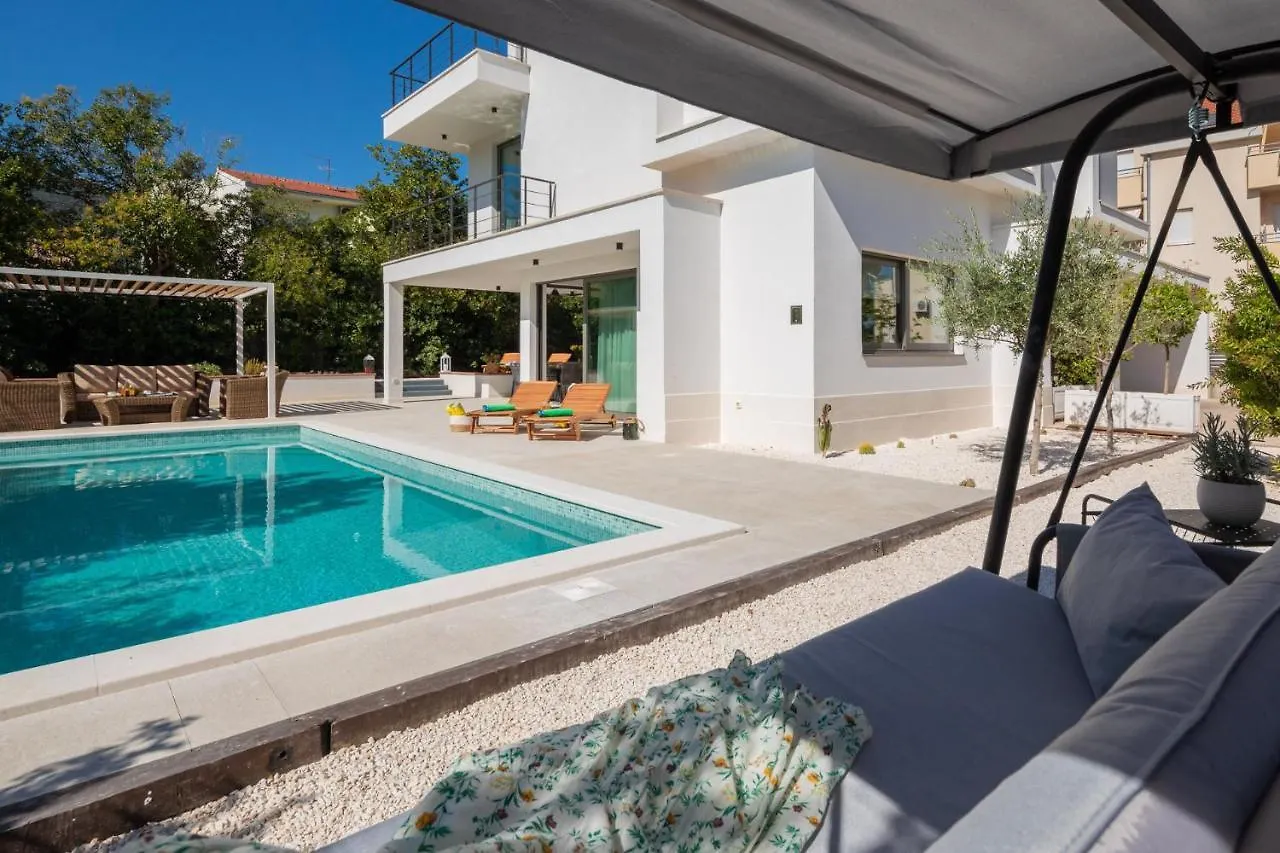 Luxury Villa Cippico Xxii With Pool Kastela