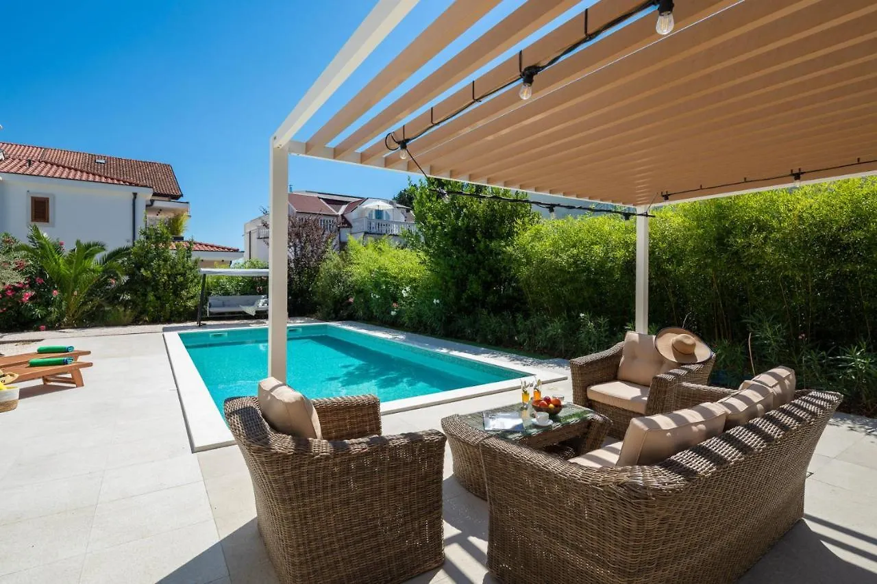Luxury Villa Cippico Xxii With Pool Kastela Croatia