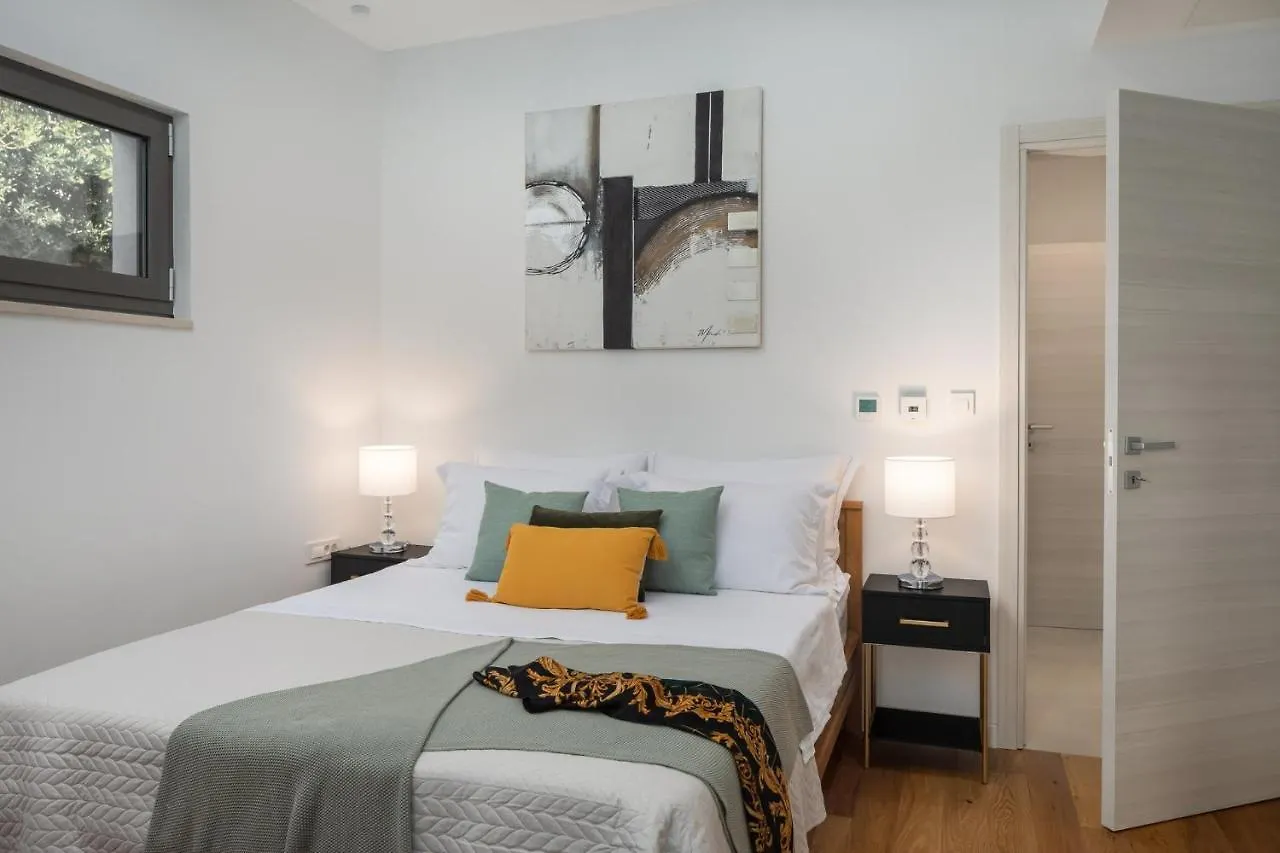 Luxury Villa Cippico Xxii With Pool Kastela