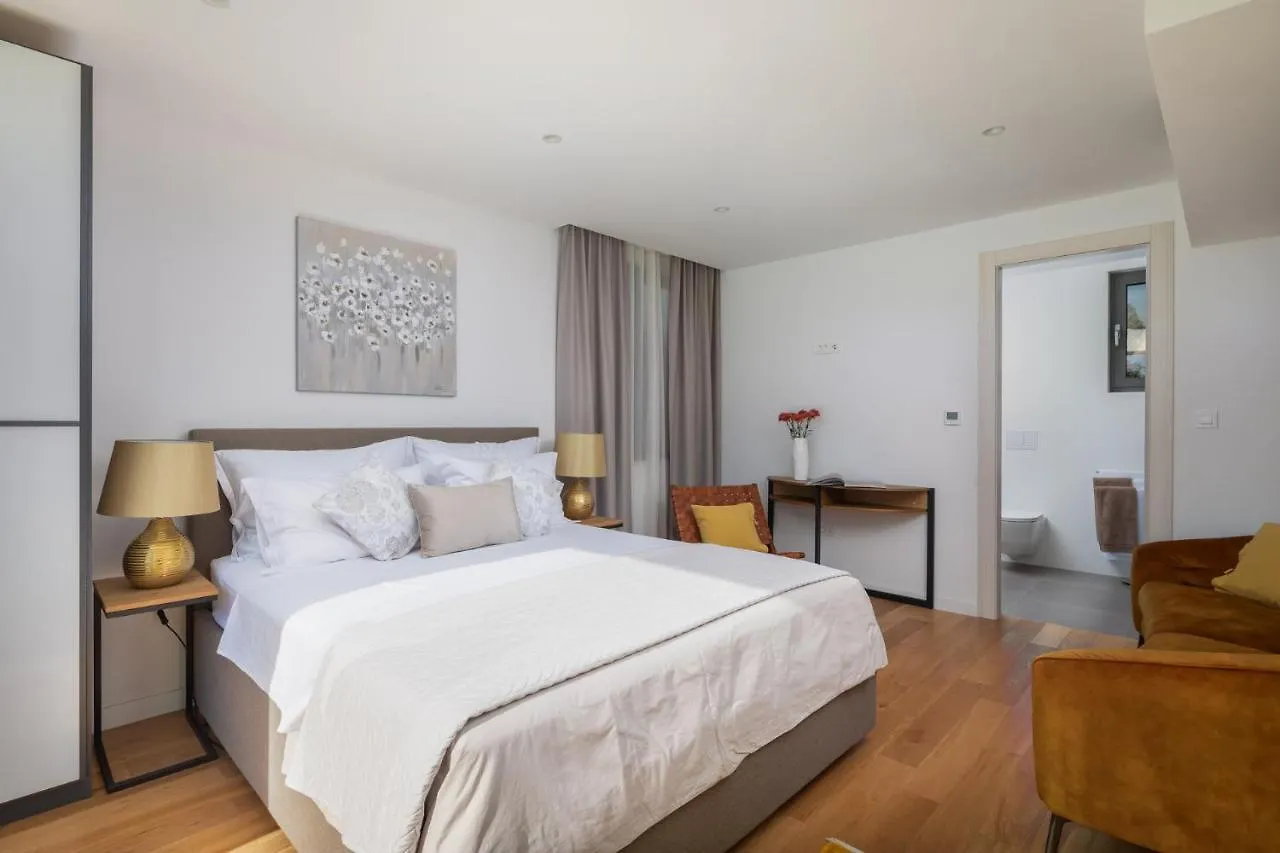 Luxury Villa Cippico Xxii With Pool Kastela