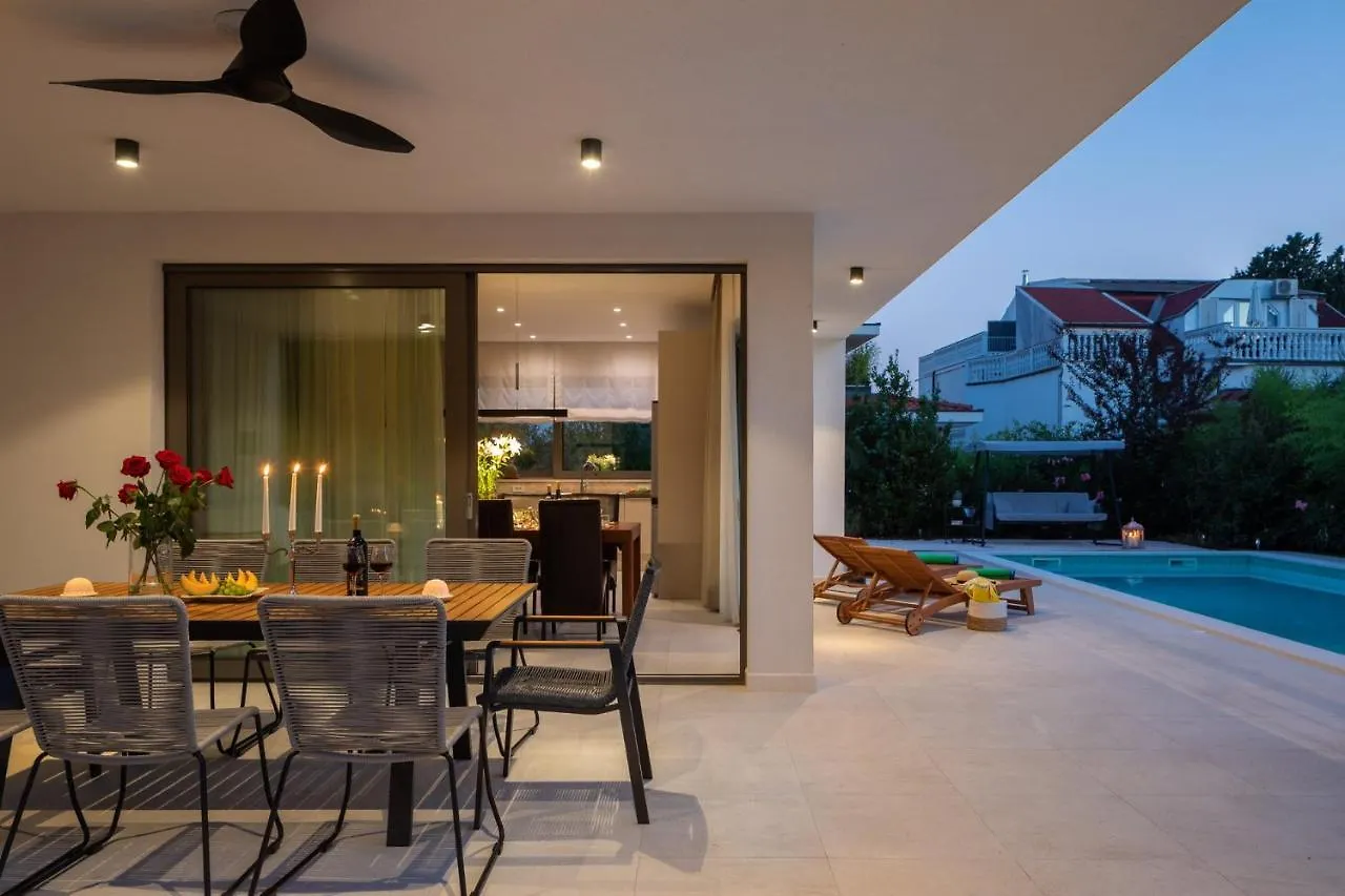 Luxury Villa Cippico Xxii With Pool Kastela