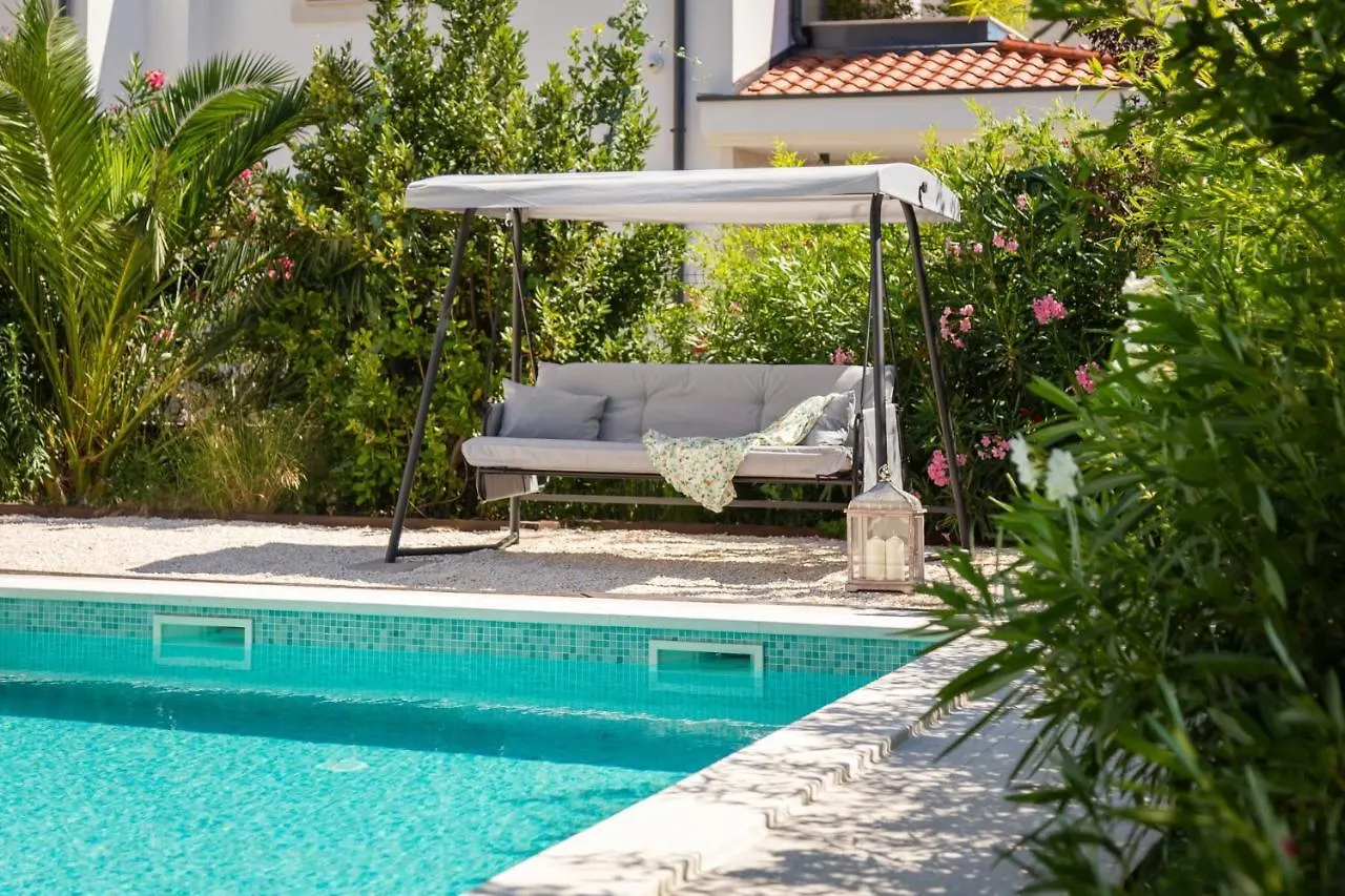 Luxury Villa Cippico Xxii With Pool Kastela