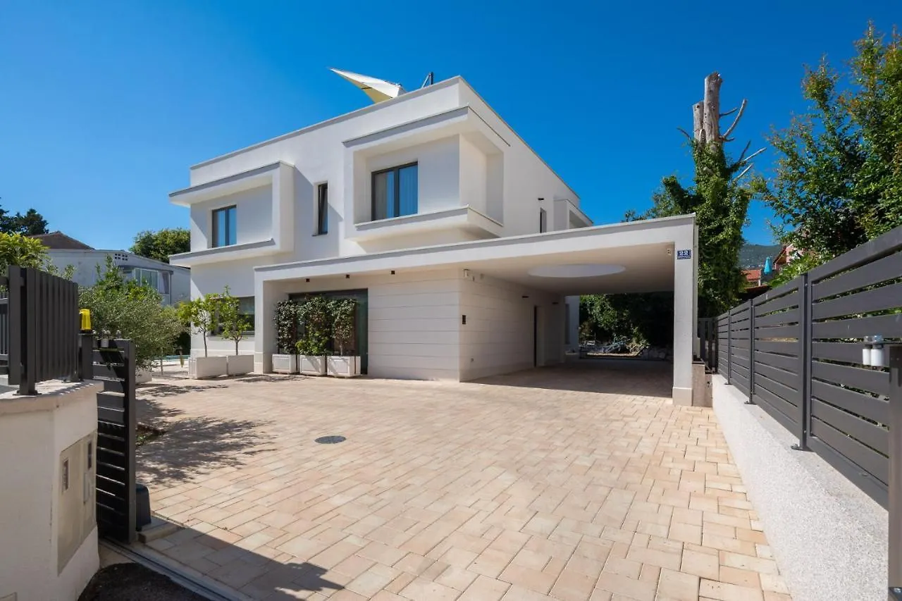 Luxury Villa Cippico Xxii With Pool Kastela Croatia